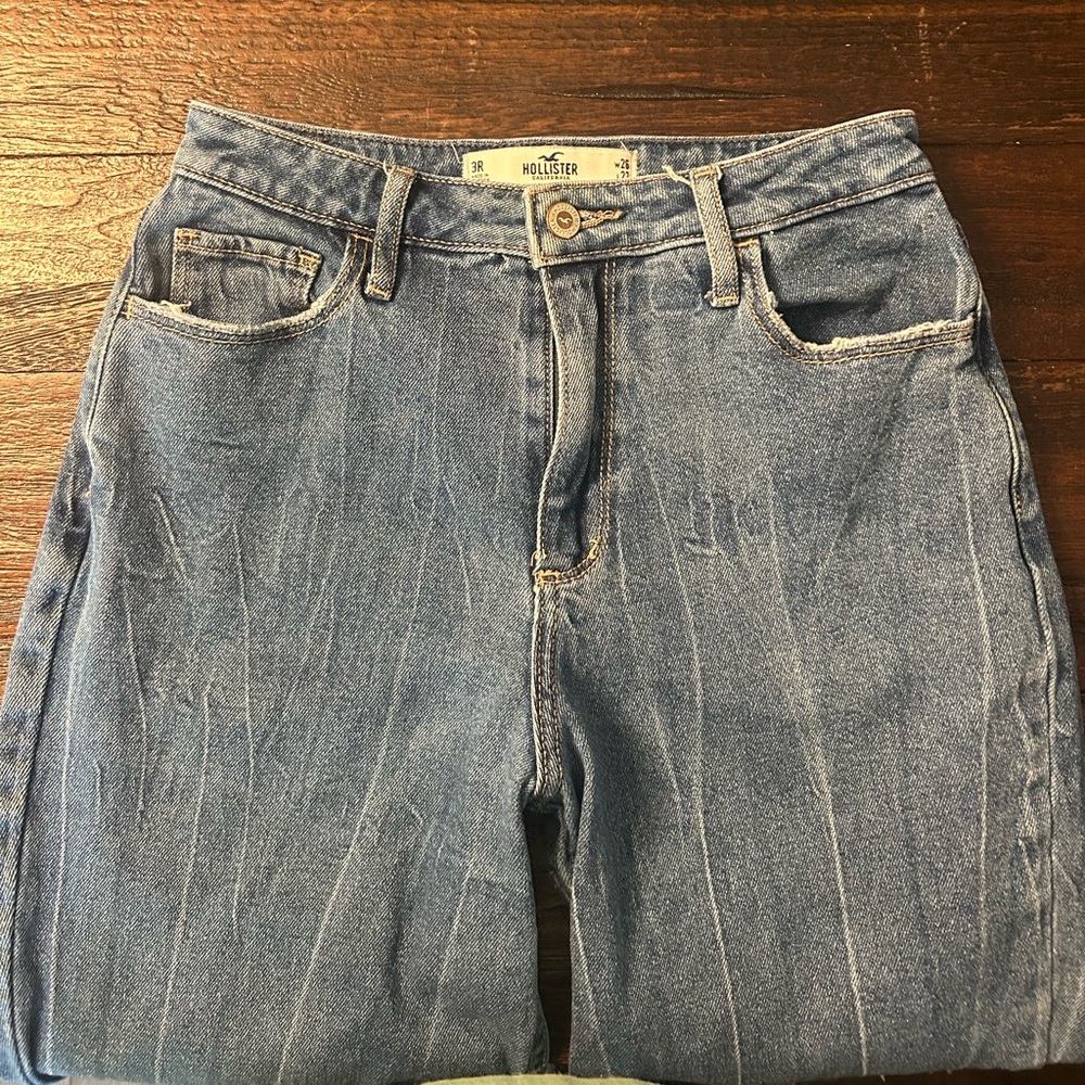 Hollister Blue Patchwork Curvy High Rise Mom Jeans - Picture 3 of 9